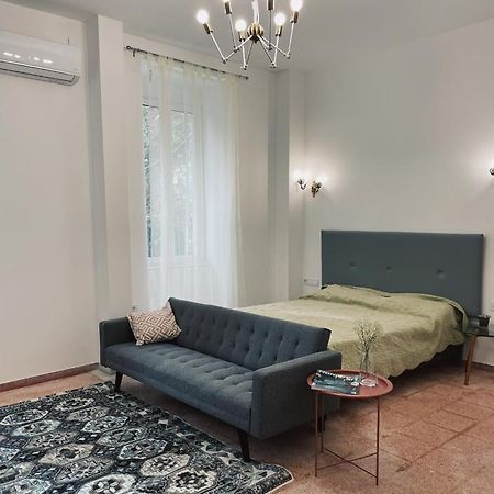 Olive Apartment Renovated 2022 Пирея Екстериор снимка