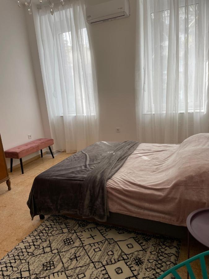 Olive Apartment Renovated 2022 Пирея Екстериор снимка