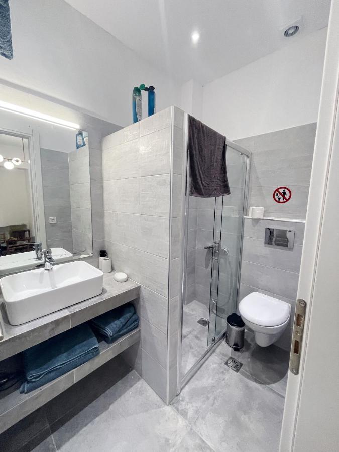 Olive Apartment Renovated 2022 Пирея Екстериор снимка